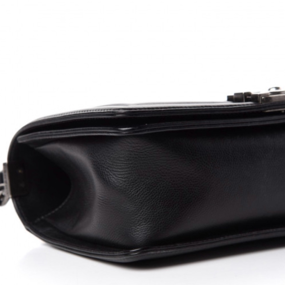 Chanel Medium Boy Bag - Picture 4 of 7